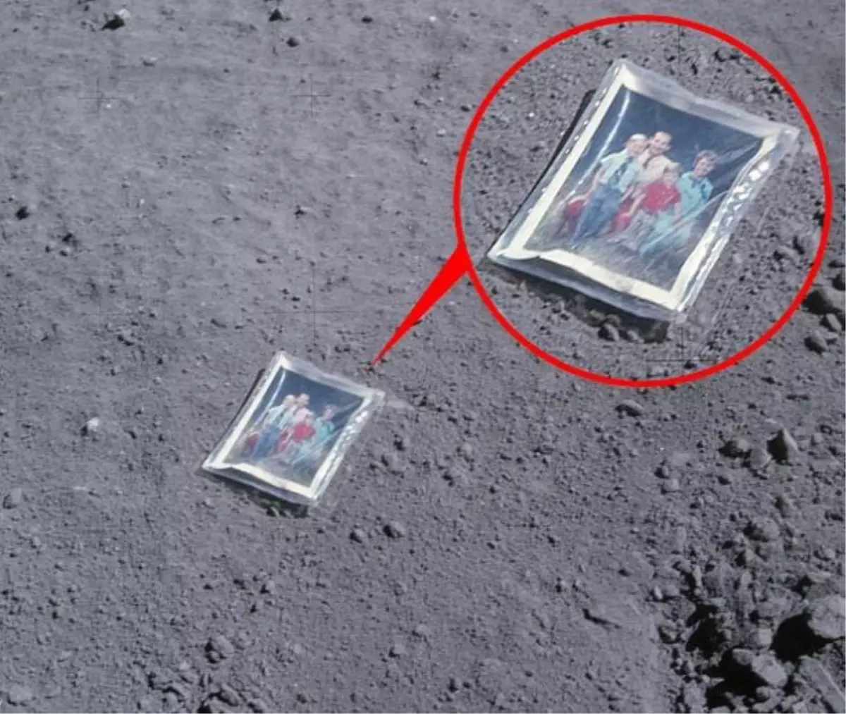 Ay\'da Bulunan Fotoğrafın Sırrı