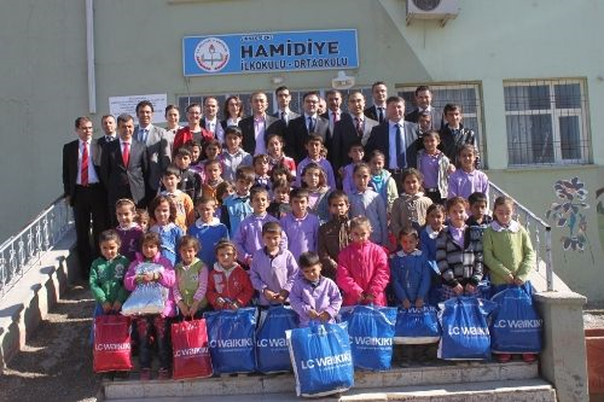 Cizre1konya\'da Görev Yapan Hakim ve Savcılardan, Cizreli Çocuklara Giysi Yardımı