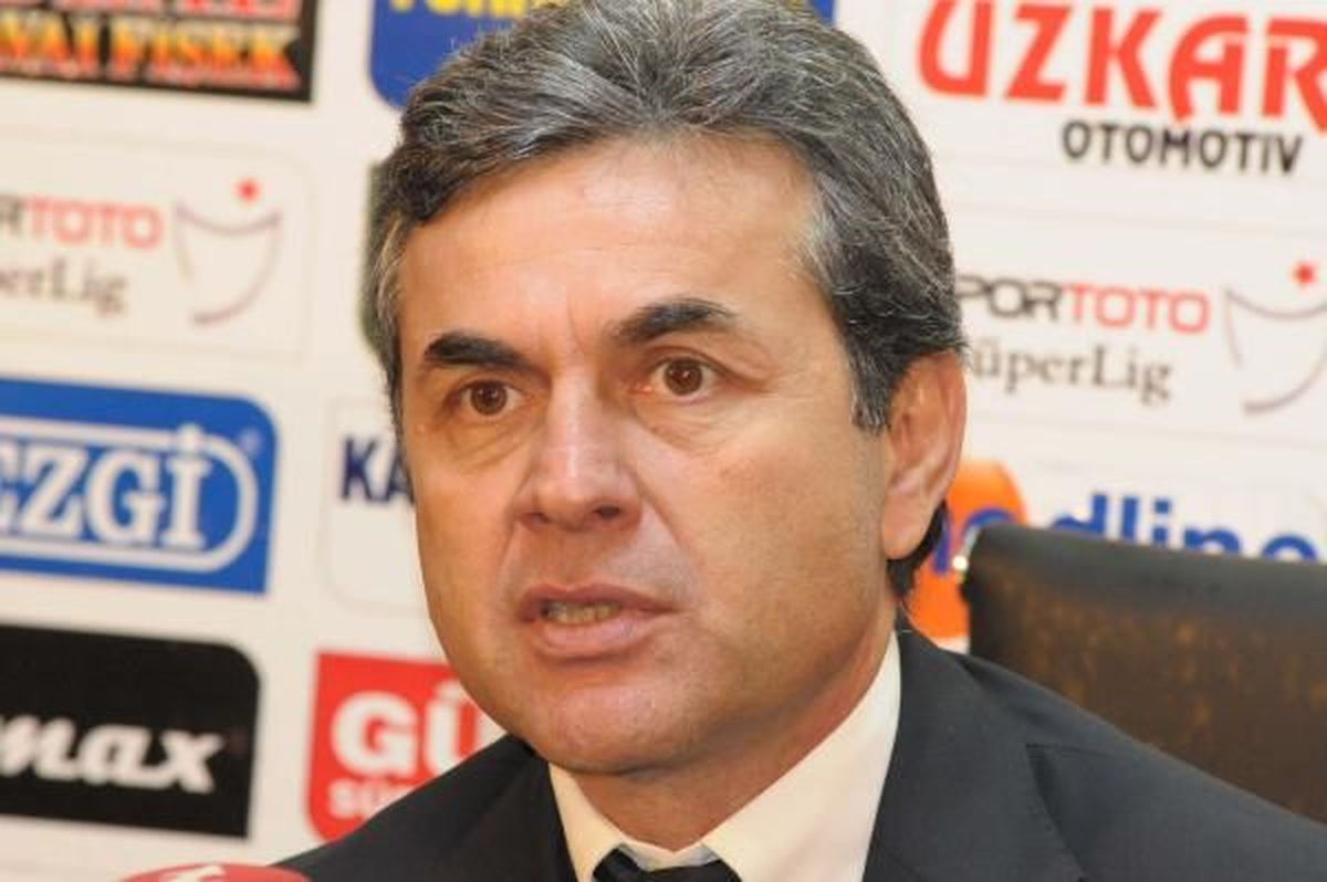 Fenerbahçe Teknik Direktörü Kocaman."Saha Koşullarının Uygun Olmadığı Söylendiği İçin Burada...