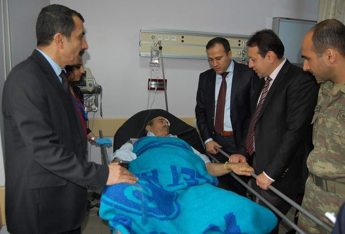 Kaymakam Sündük Kazada Yaralanan Vatandaşları Hastanede Ziyaret Etti