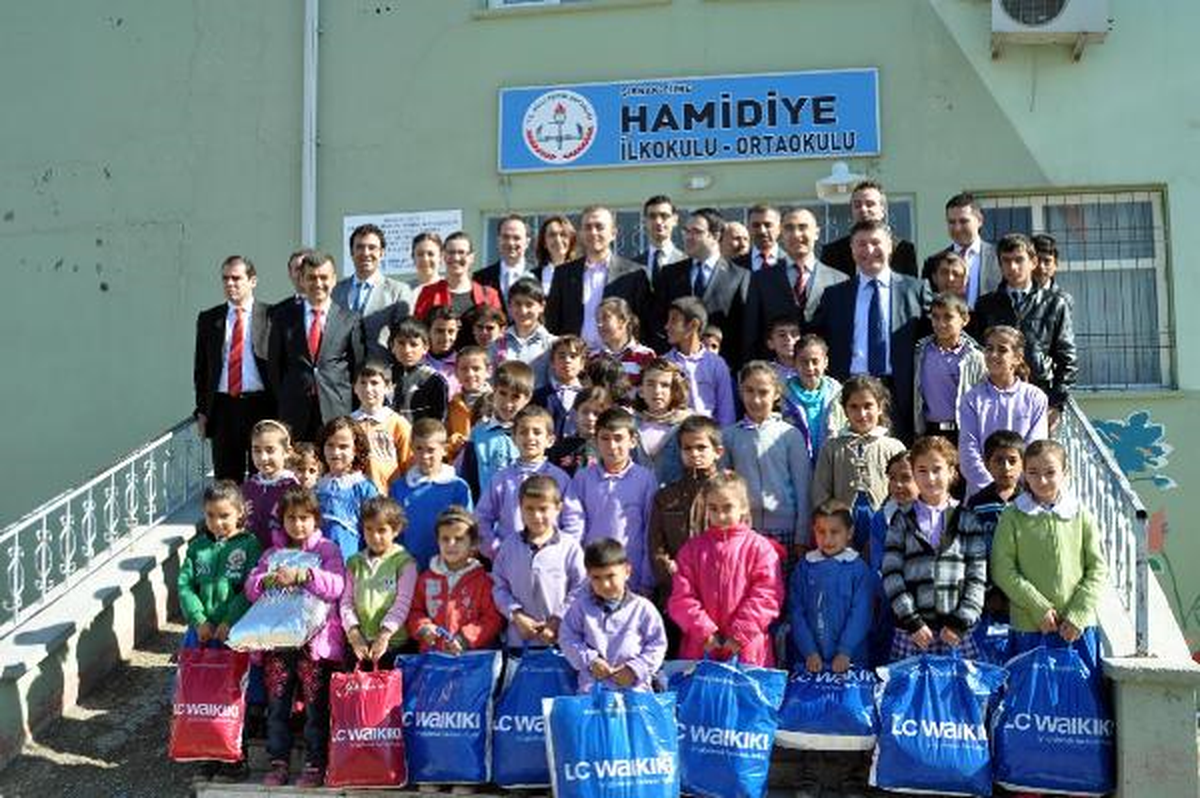Konya\'da Görev Yapan Hakim ve Savcılardan, Cizreli Çocuklara Giysi Yardımı