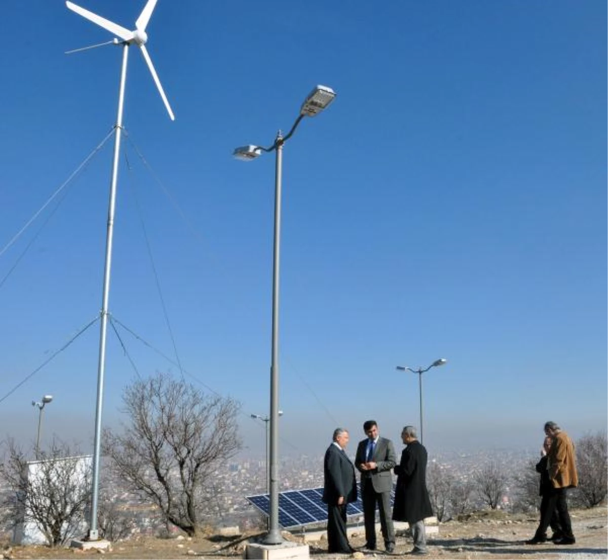 Konya\'da Üniversite Kampusunun Elektriği Rüzgar ve Güneşten