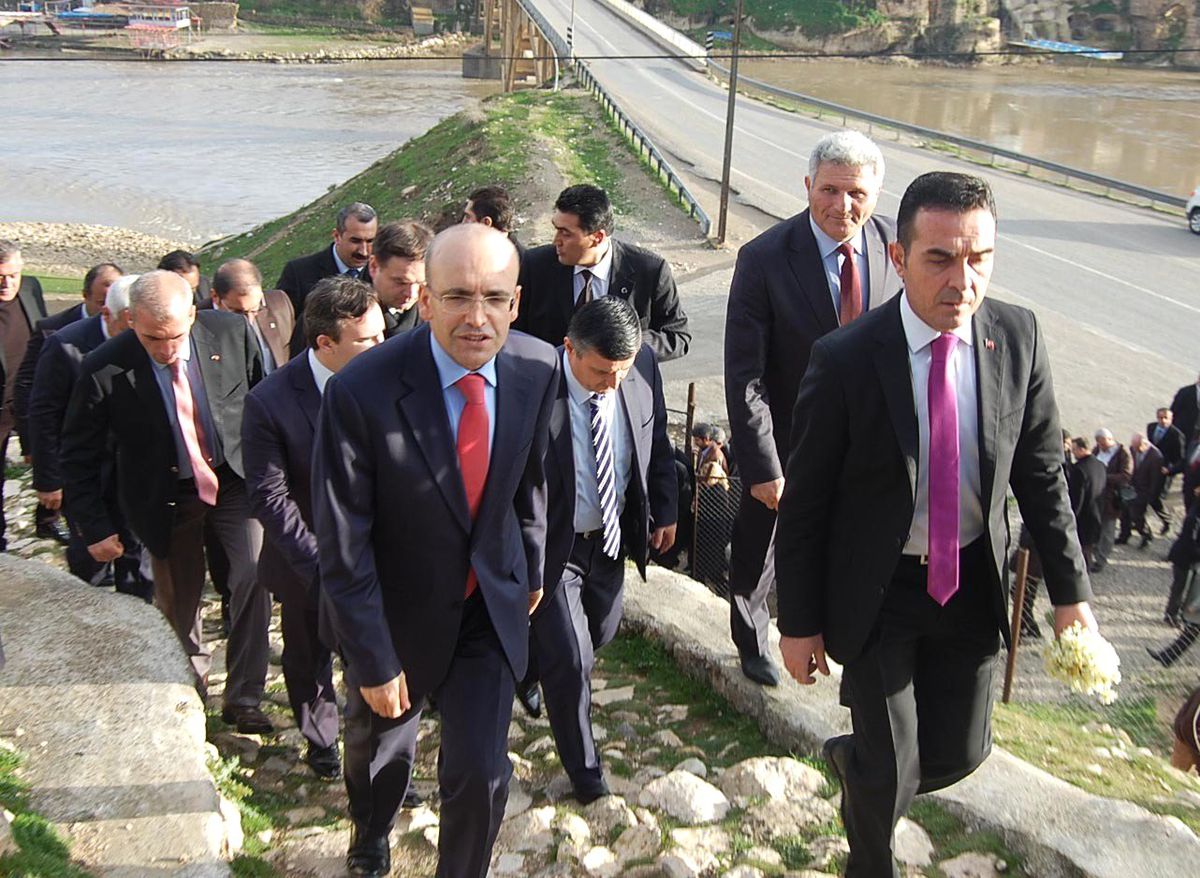 Maliye Bakanı Şimşek, İmam Abdullah Türbesi\'ni Ziyaret Etti