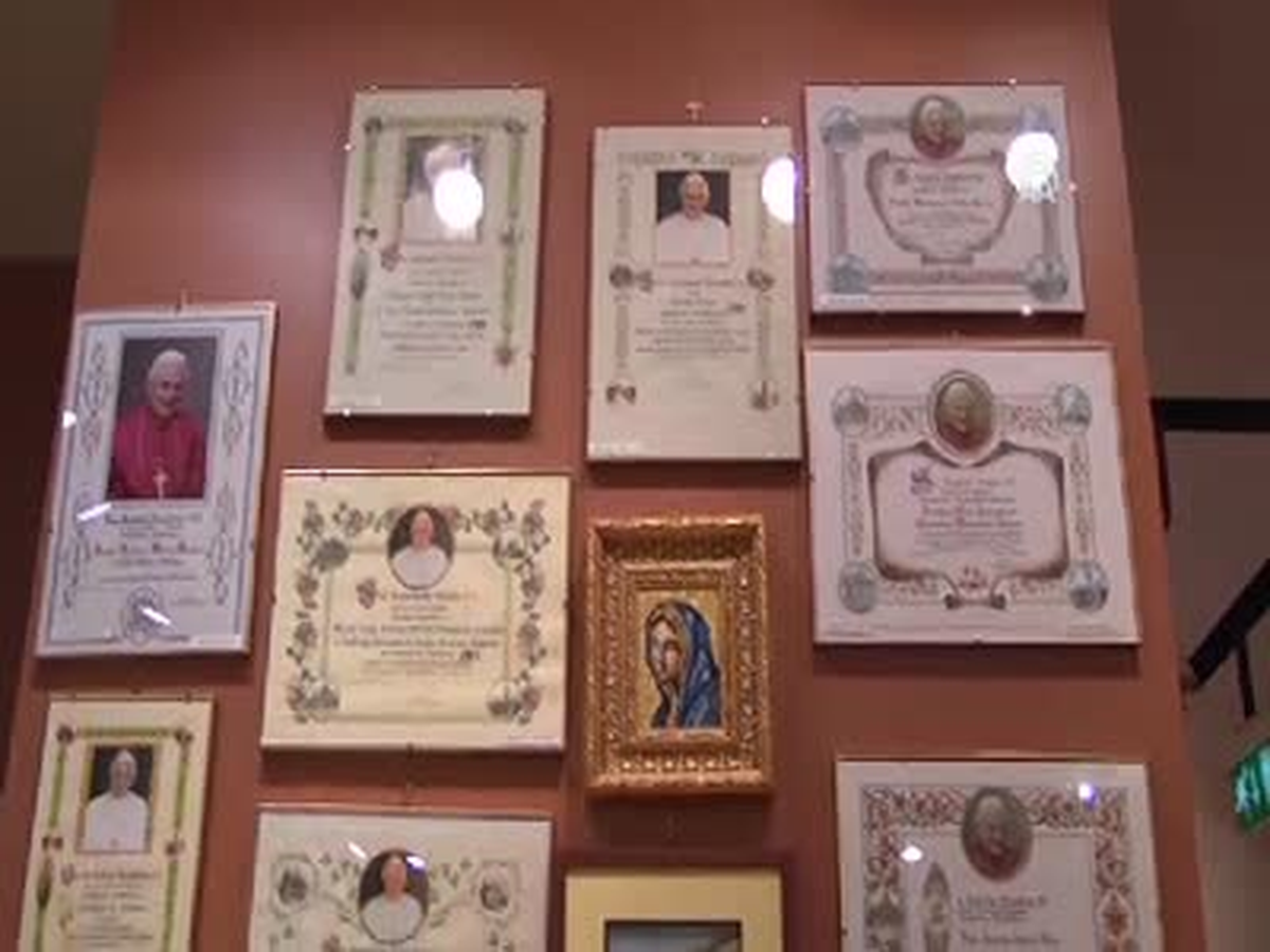 Papa\'nın İstifası, Esnafa Yaradı