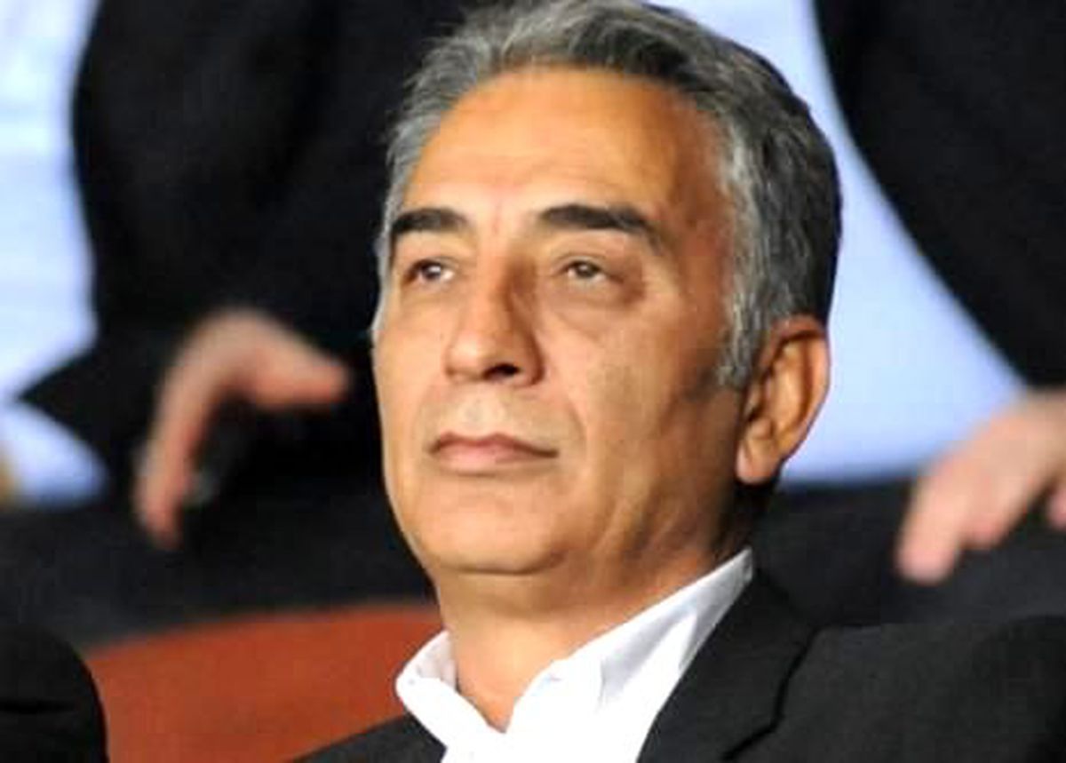 Aysal Şapkadan Tavşan Çıkarttı