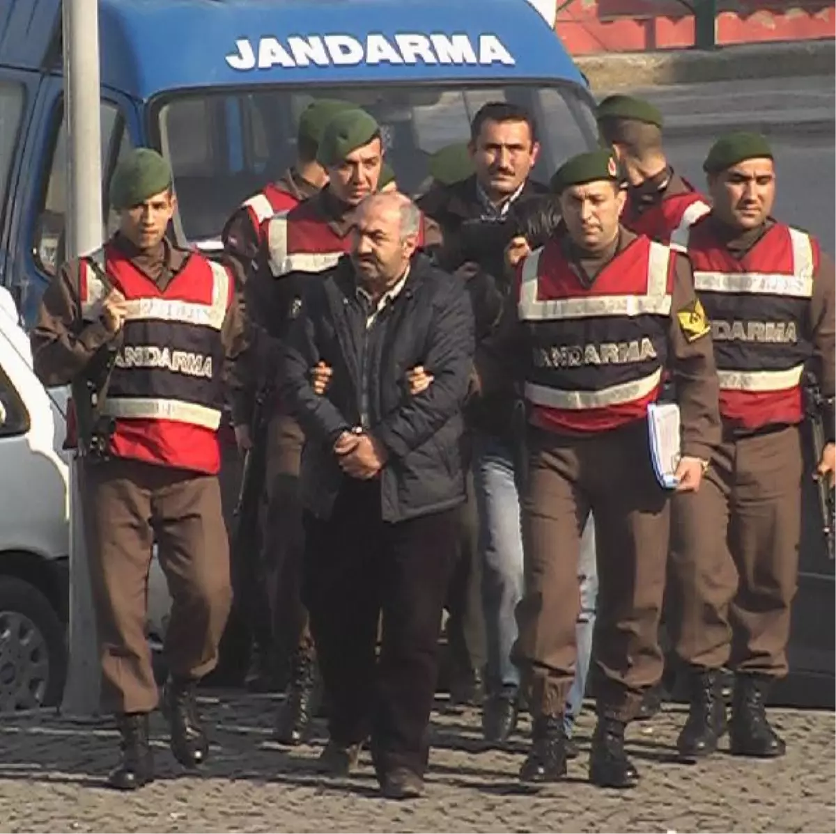 14 Yaşındaki Kızla Lezbiyen İlişkiye 4 Yıl Hapis Cezası