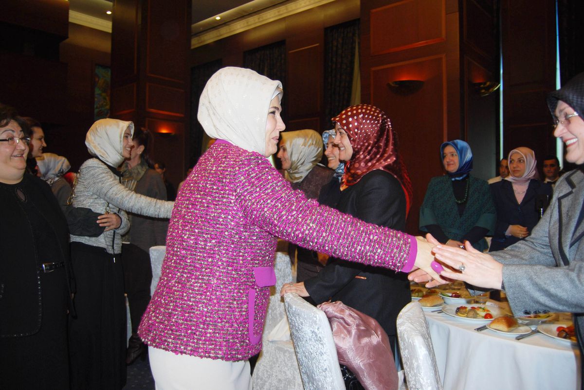 AK Parti\'nin 24. Dönem Milletvekili Eşleri Yemekte Buluştu