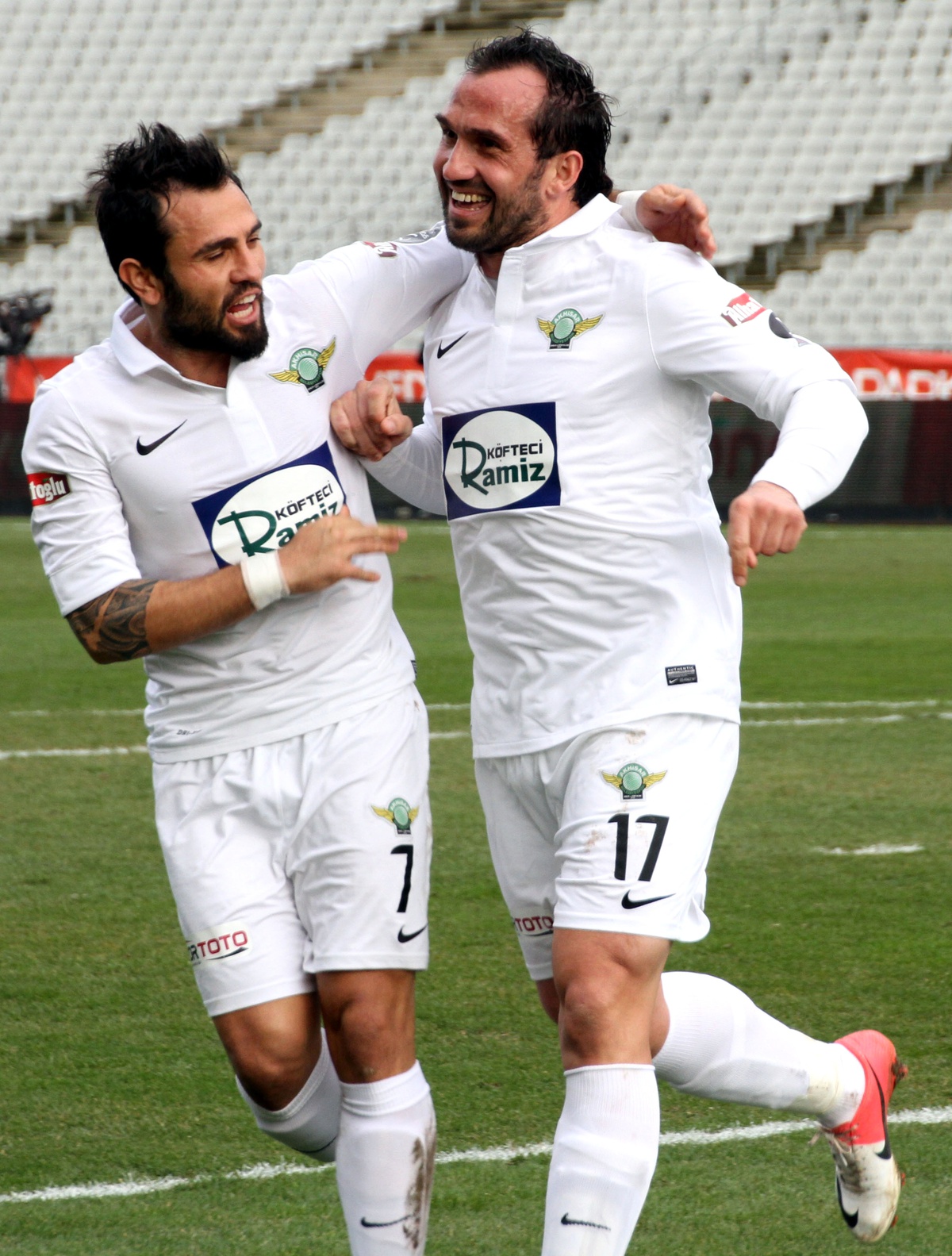 Akhisar Belediyespor Kampa Girdi