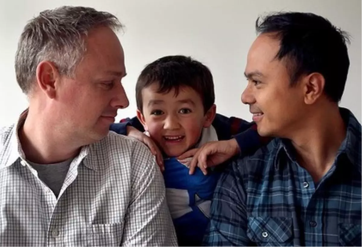 Avrupa\'daki Türk Çocuklarının Eşcinsel Ailelere Verilmesi