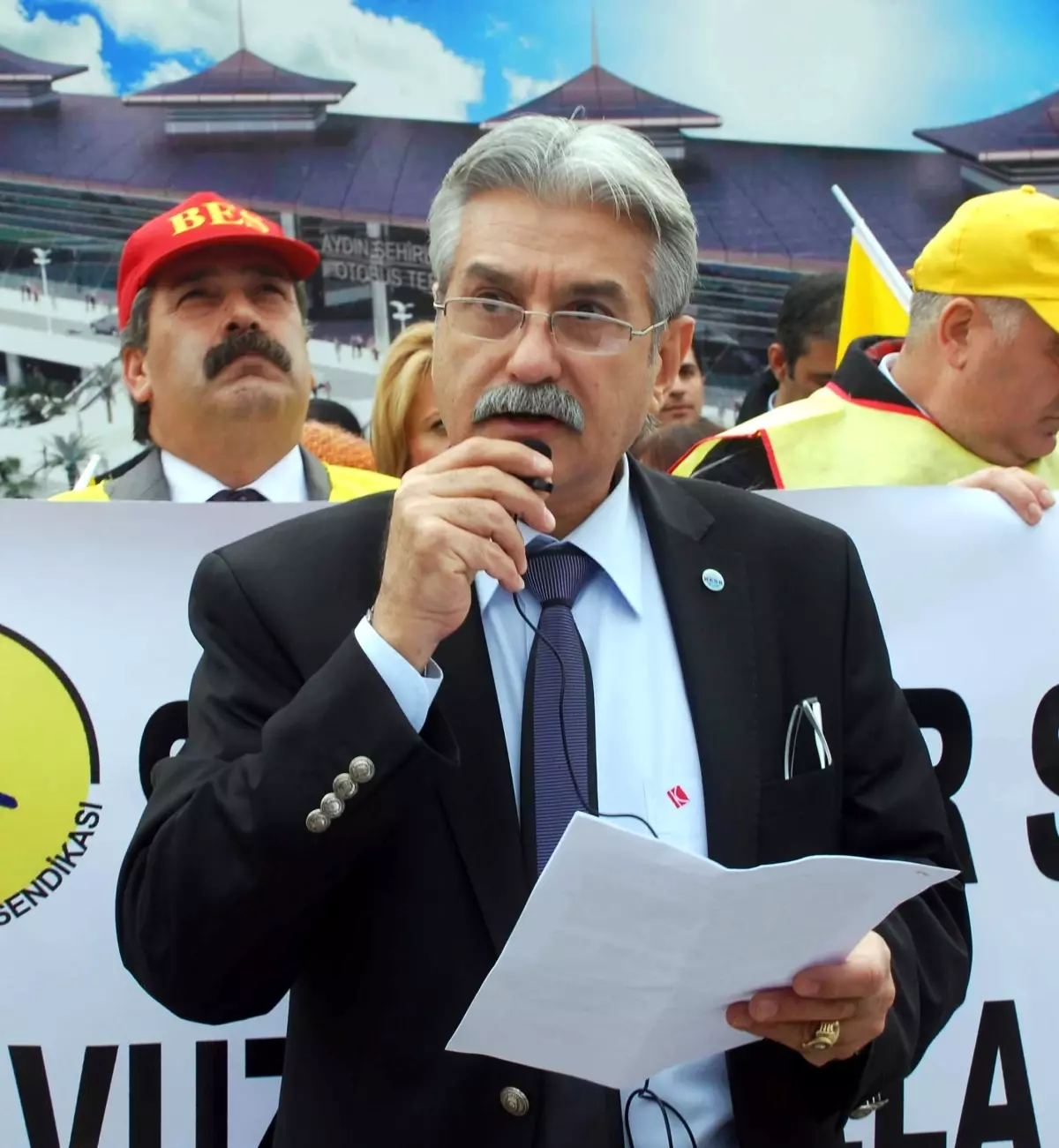 Aydın'da Büro Çalışanları Bordro Yaktı