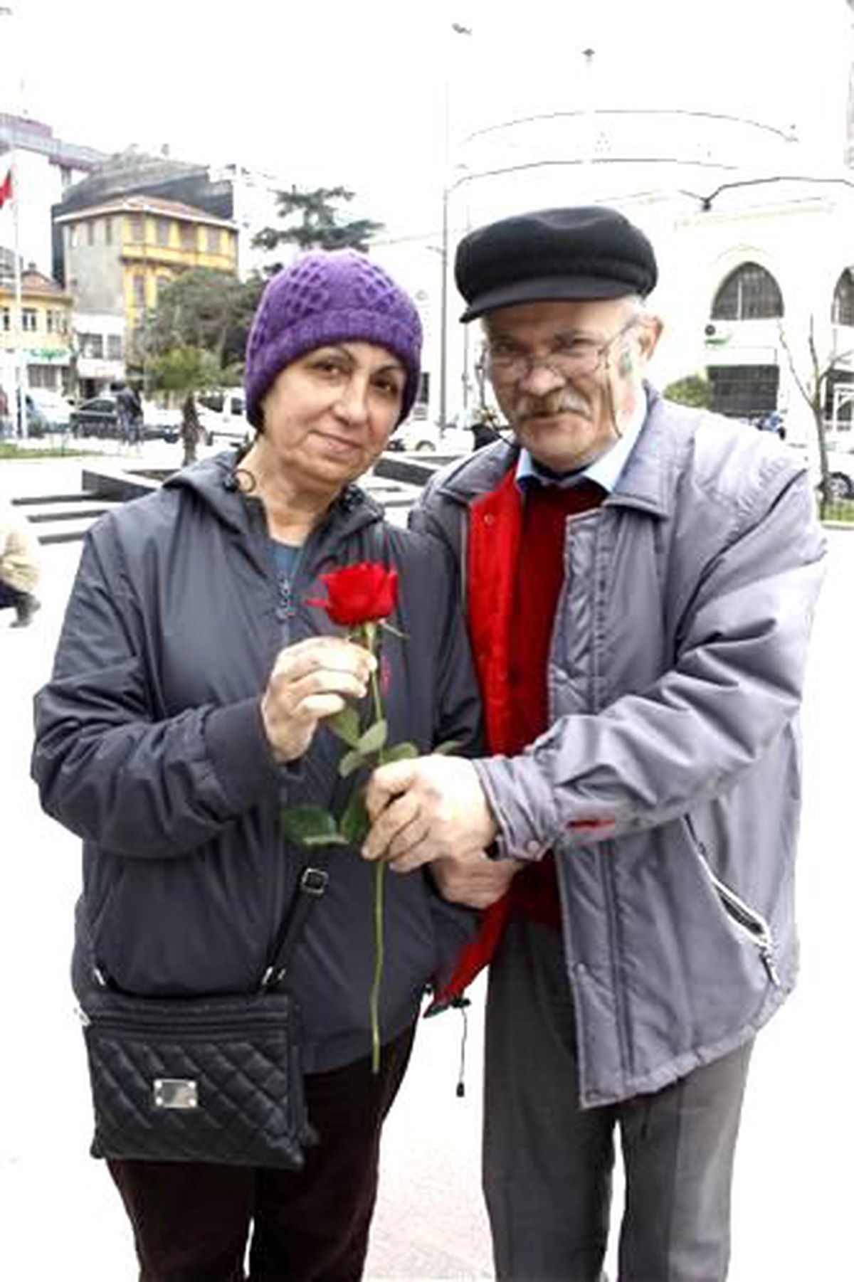 Bandırma\'da Sevgililer Gülü Tercih Etti