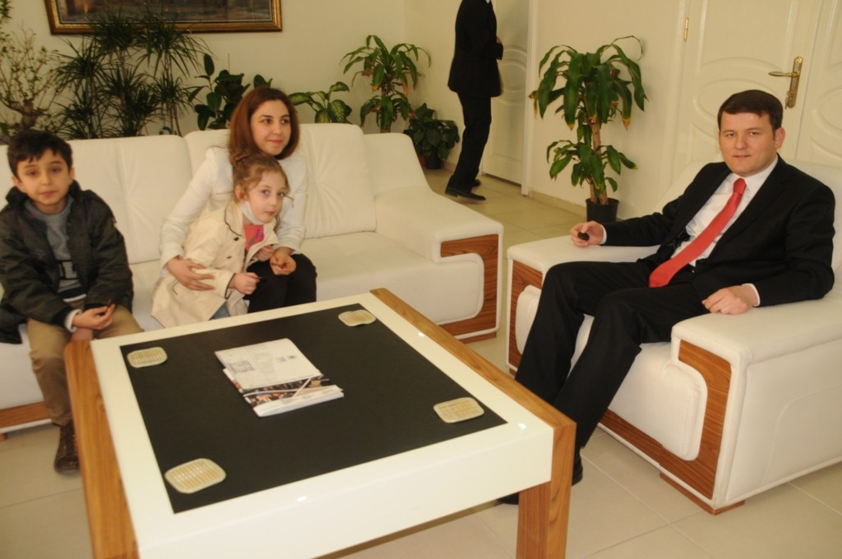Başkan Yardımcısı Onur ve Çocuklarından Kaymakam Koca\'ya Ziyaret