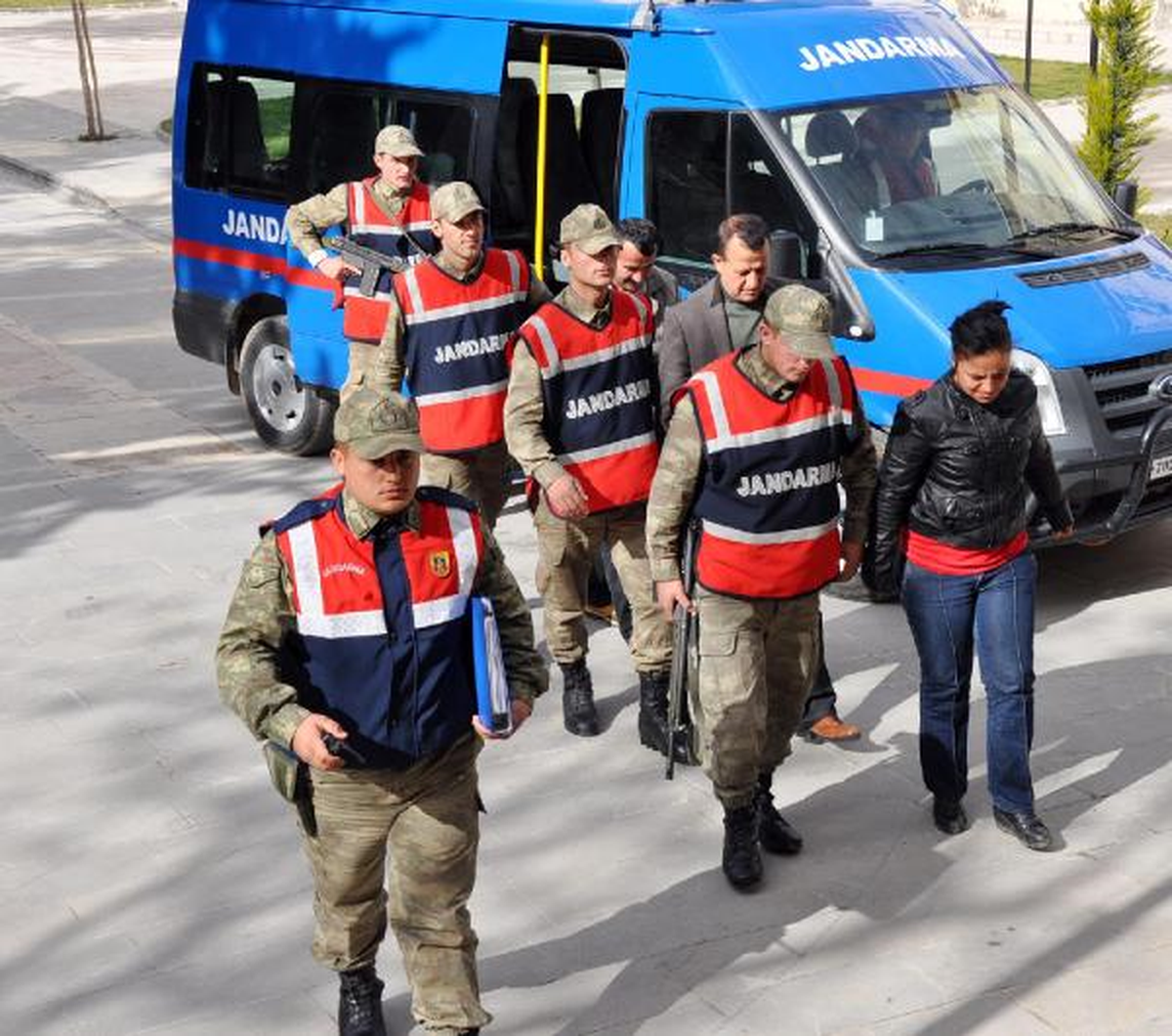 Besni\'de Dolandırıcılık İddiasına 3 Tutuklama