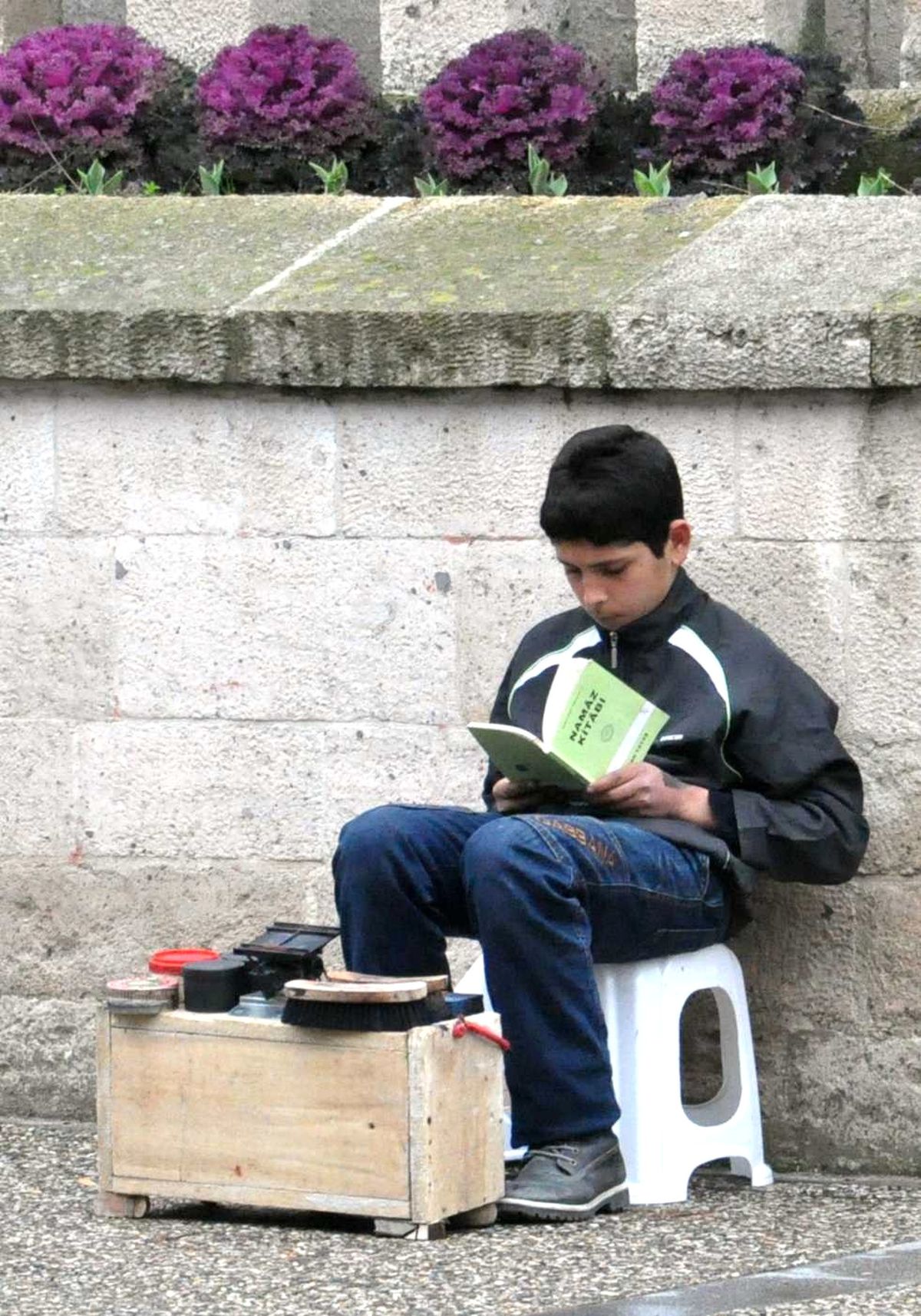 Boyacı Çocuğun Kitap Keyfi