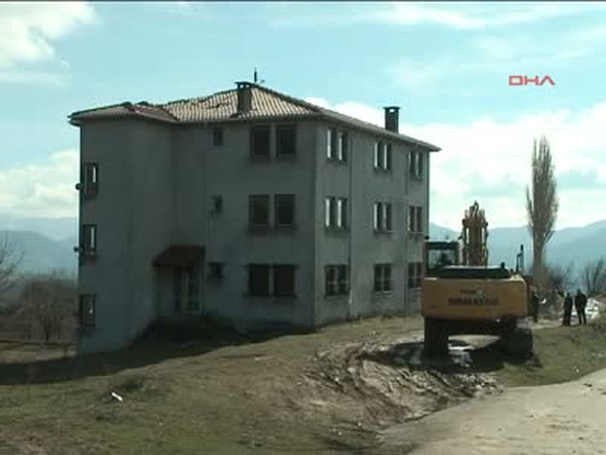 Uludağ\'da Sit Alanındaki 2 Kafeterya Yıkıldı