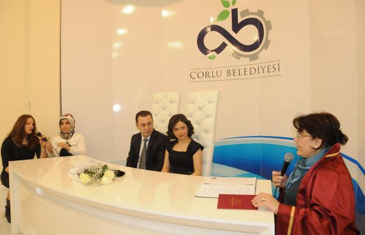 Çorlu\'da 25 Çift Sevgililer Günü\'nde Evlendi
