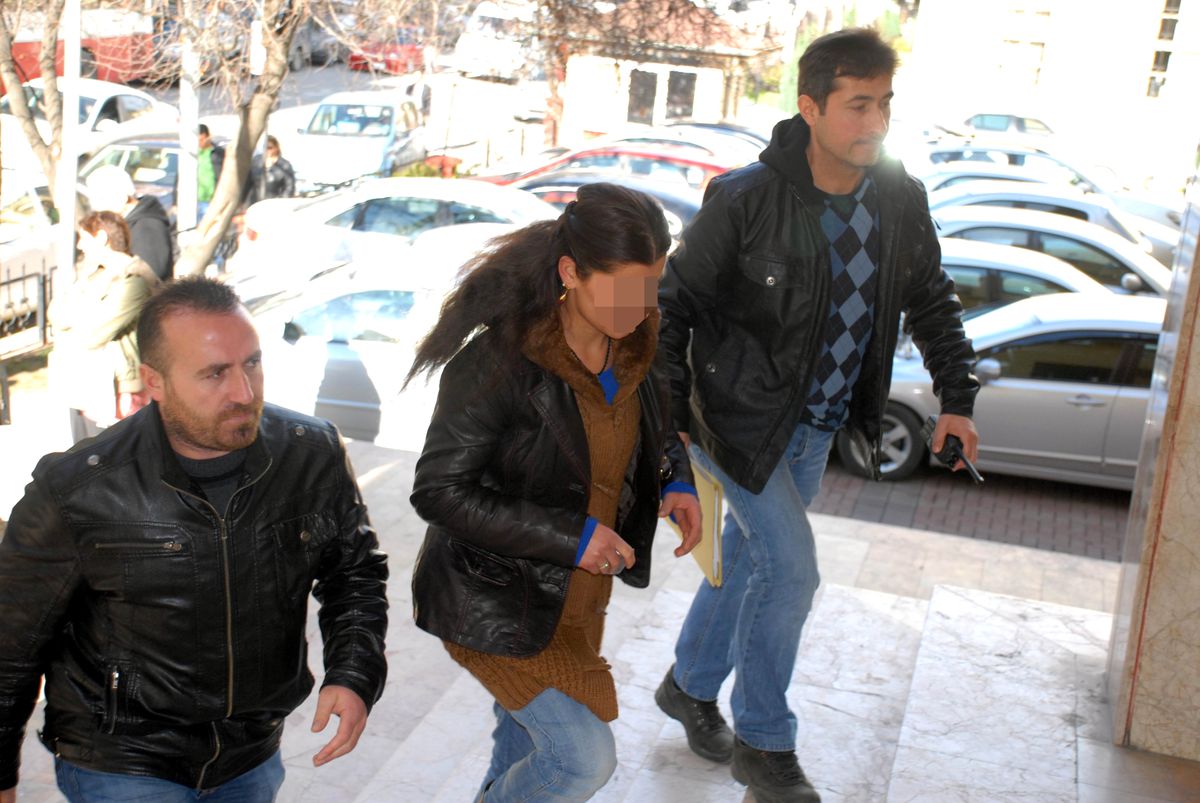 Cüzdan Hırsızları Polisten Kaçamadı