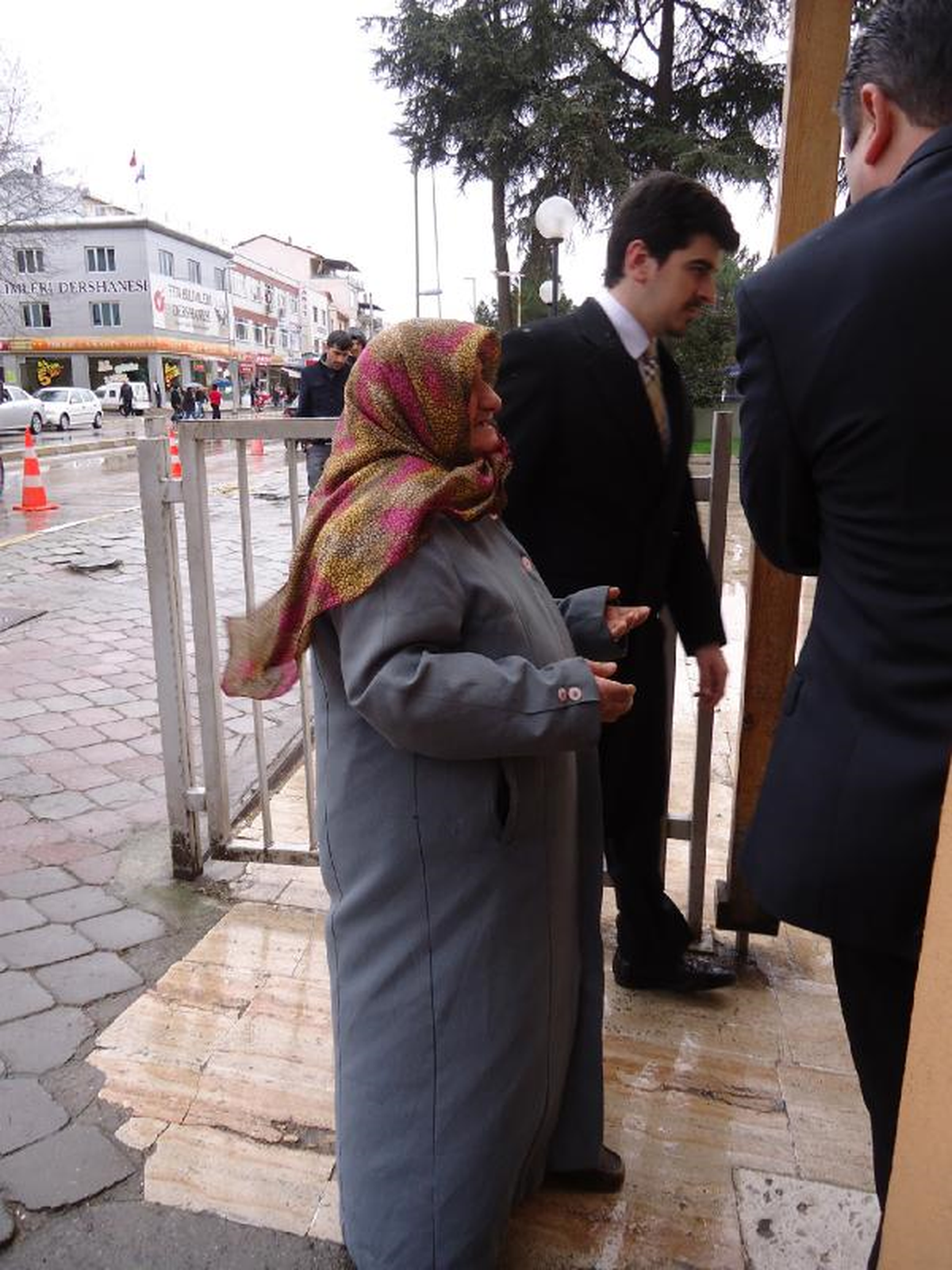Damadını Şikayete Gittiği Adliyede Kapıda Savcı ile Karşılaştı