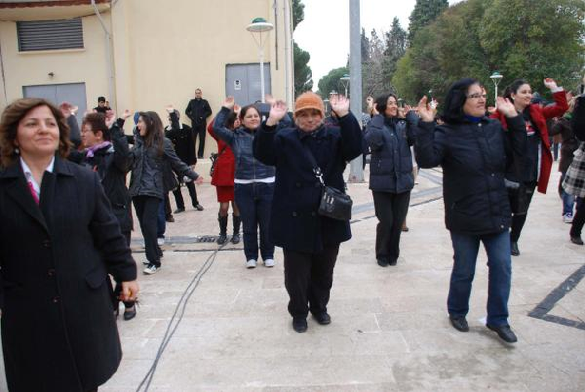 Dans Ederek Şiddeti Protesto Ettiler