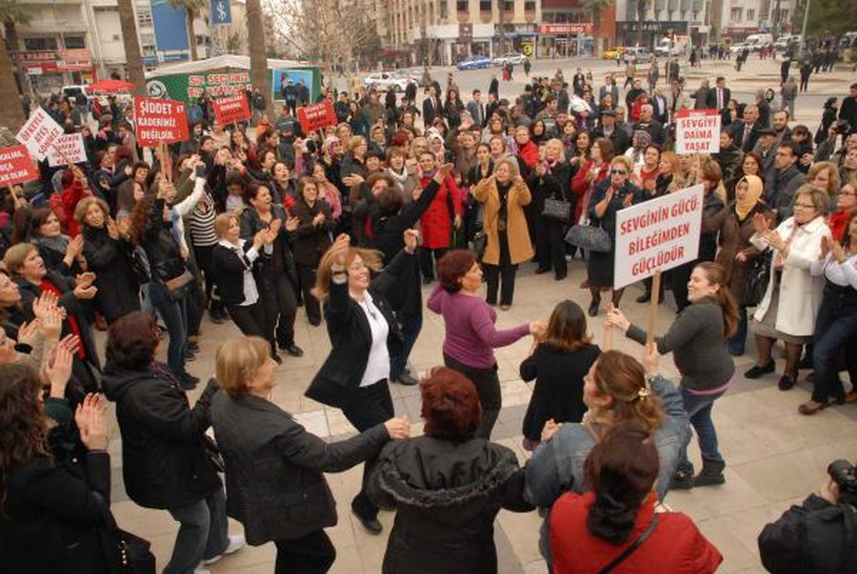 Denizlili Kadınların Danslı Protestosu
