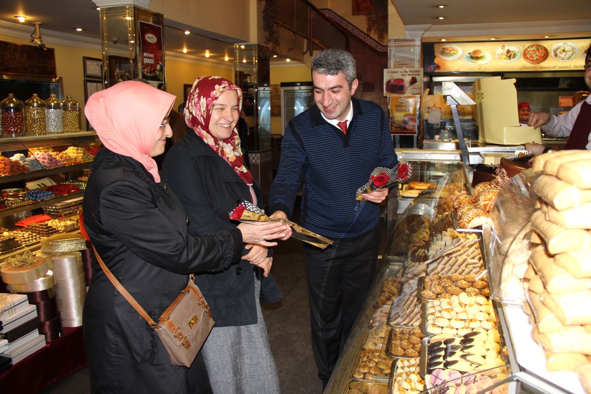 Dergah Sevgilileri Unutmadı
