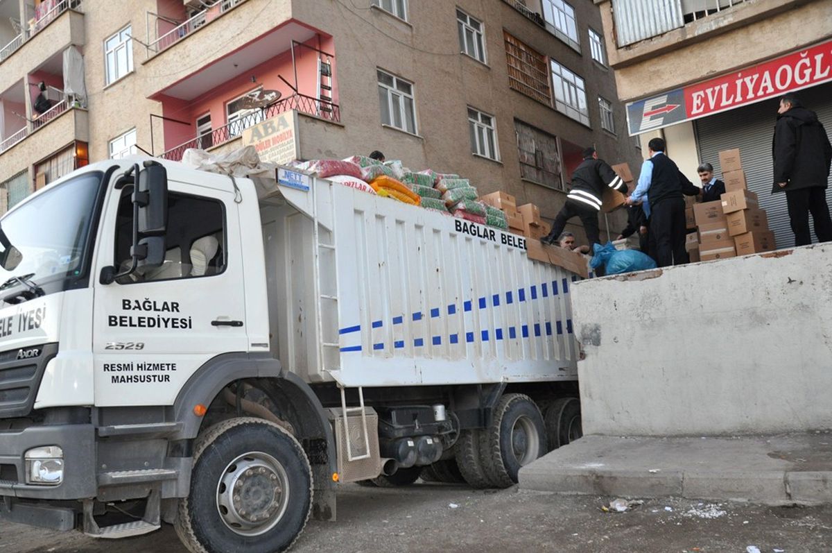 Diyarbakır\'dan Ceylanpınar\'a Bir Kamyon Yardım