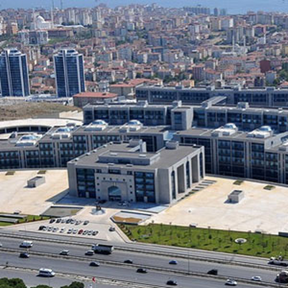Dünyanın En Büyük Adliyesinde "İlk Çalışan Eylemi"