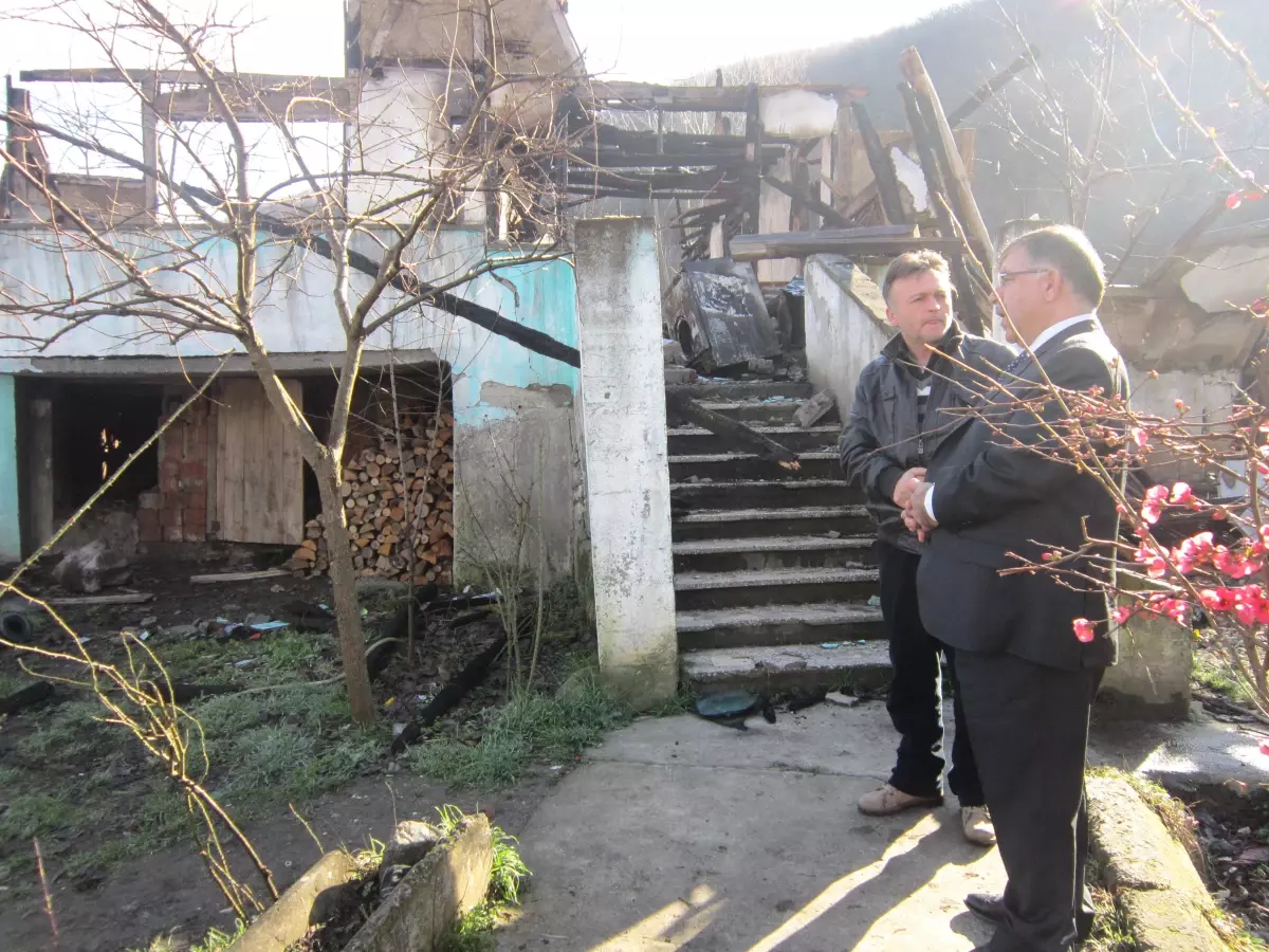 Düzce'de Evi Yanan Aileye Devlet El Uzattı