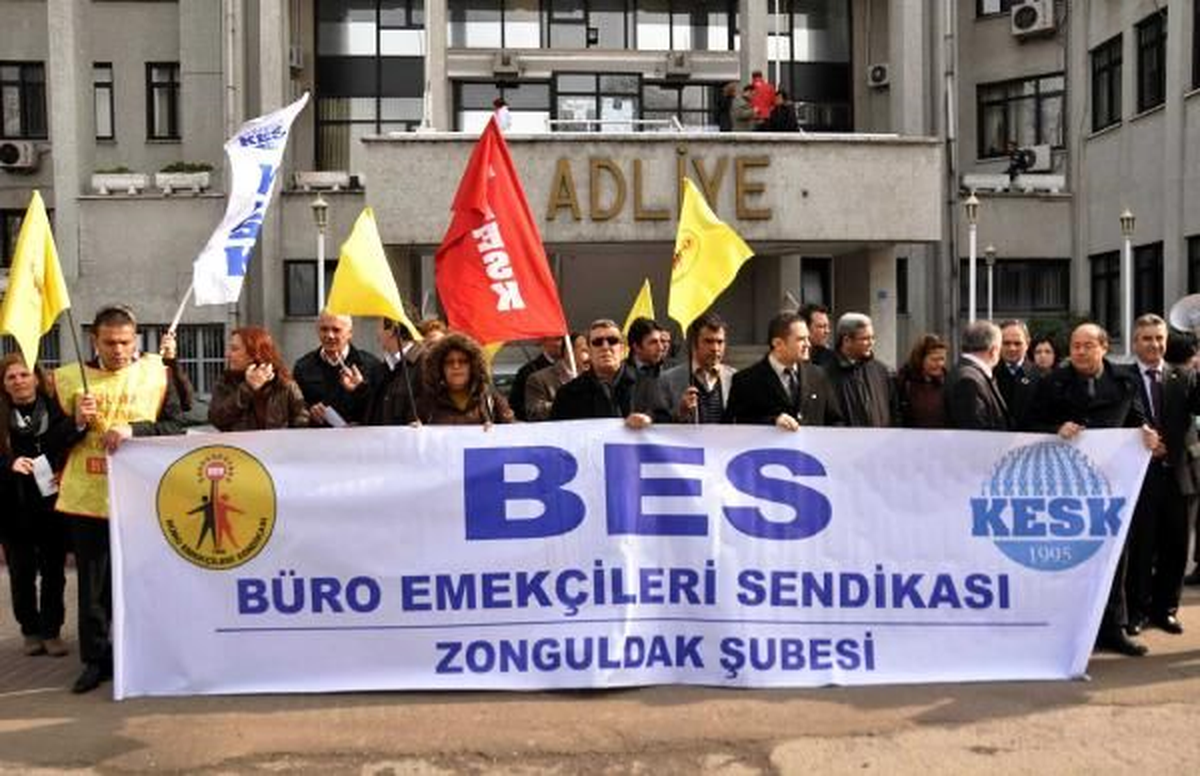 Es Mali Sekreteri Ömer Ertuğrul."Bizim Mücadelemiz \'İnsanca Yaşam, Güvenli İş, Güvenli Gelecek\'...