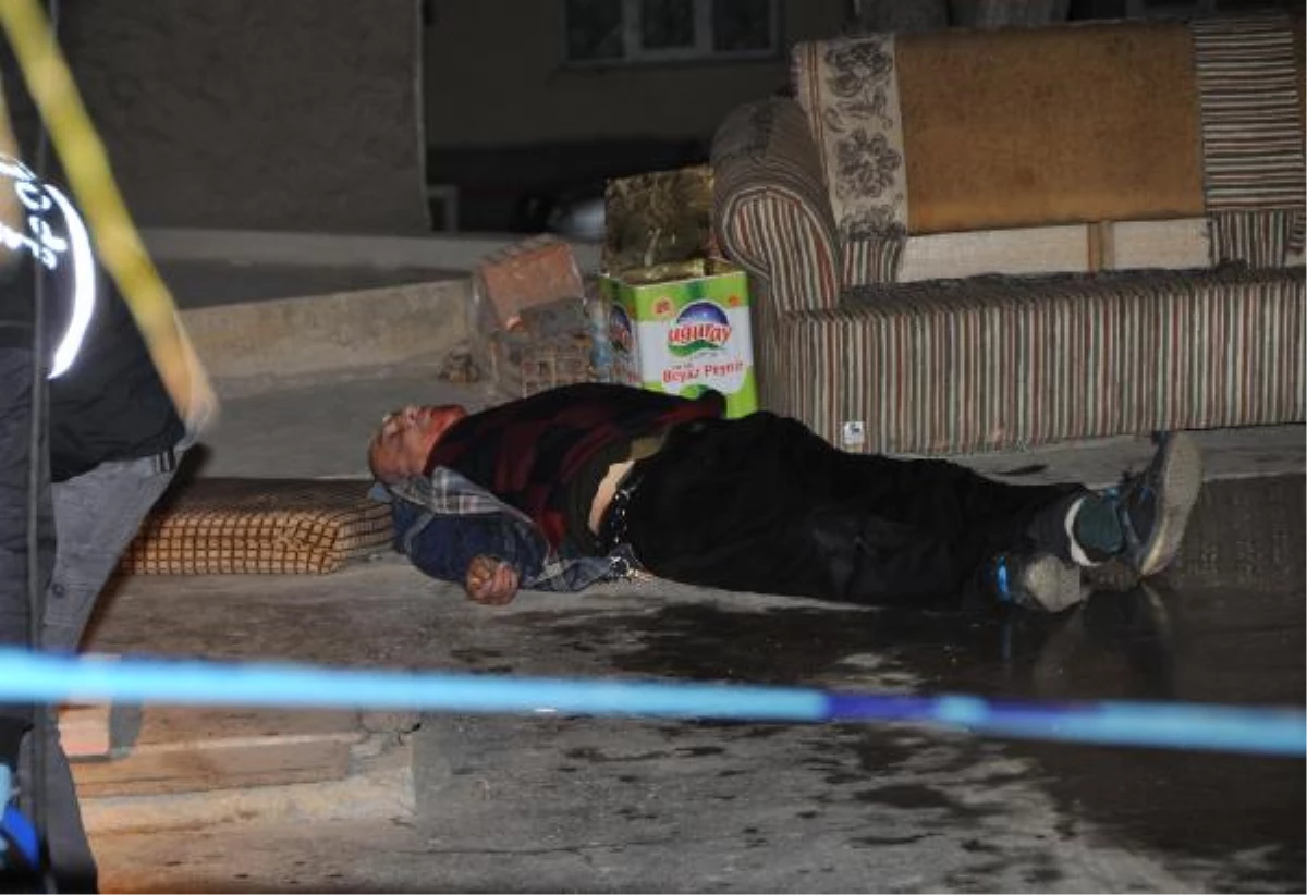 Eskişehir\'de Bıçaklanan Yaşlı Adam Öldü, Eşi Ağır Yaralandı