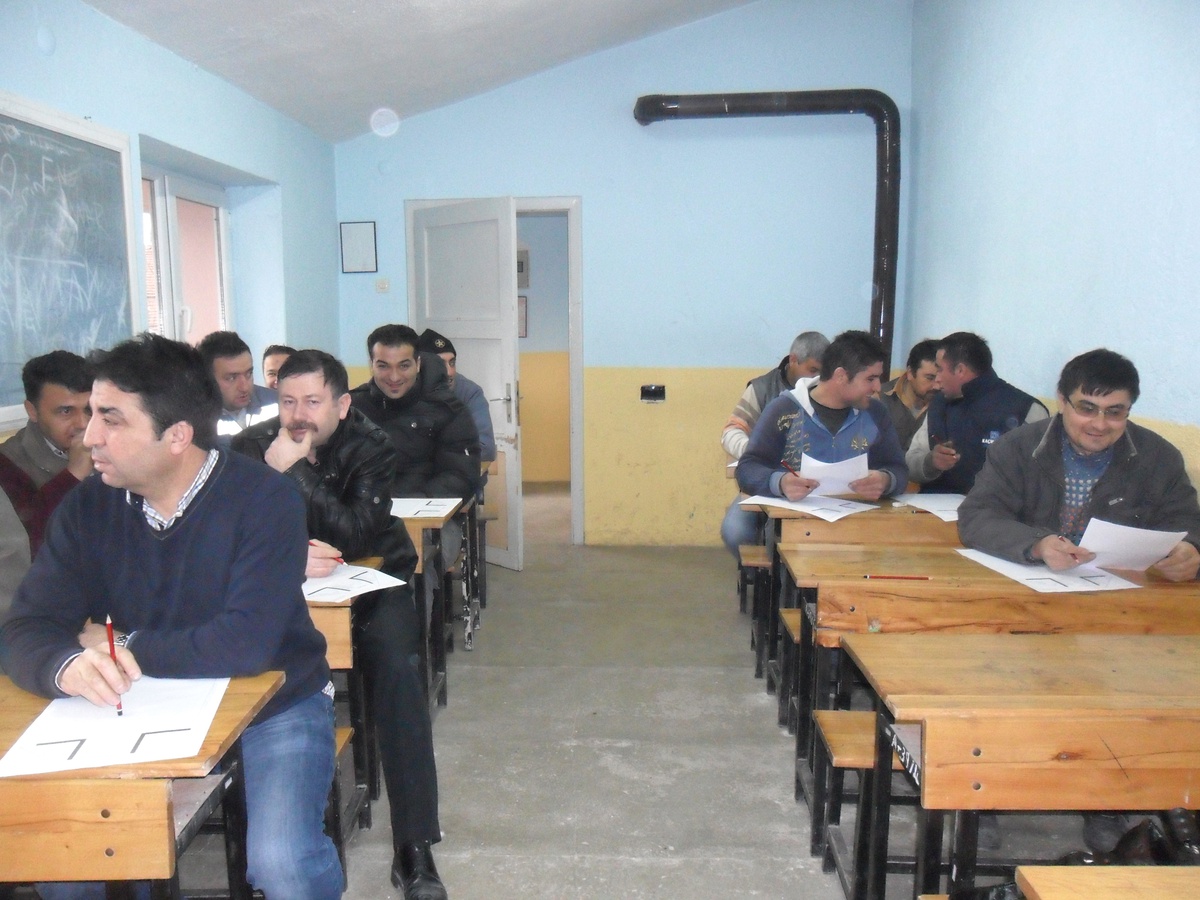 Eşme\'de 44 Kişi Kalfalık ve Ustalık Belgesi Almaya Hak Kazandı