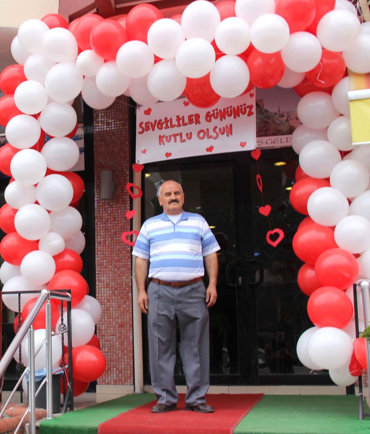 Esnaftan Müşterilerine Sevgililer Günü Jesti