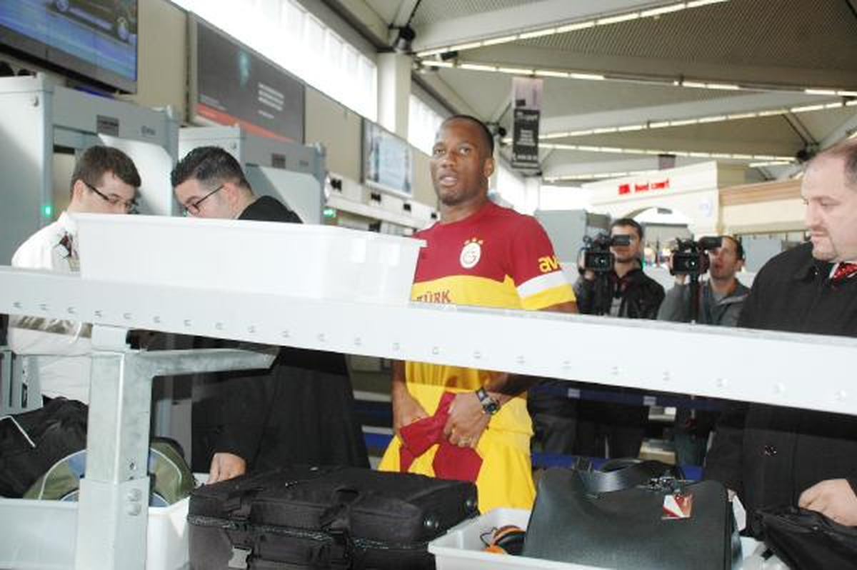 Galatasaray Akhisar Maçı İçin İzmir\'e Gitti