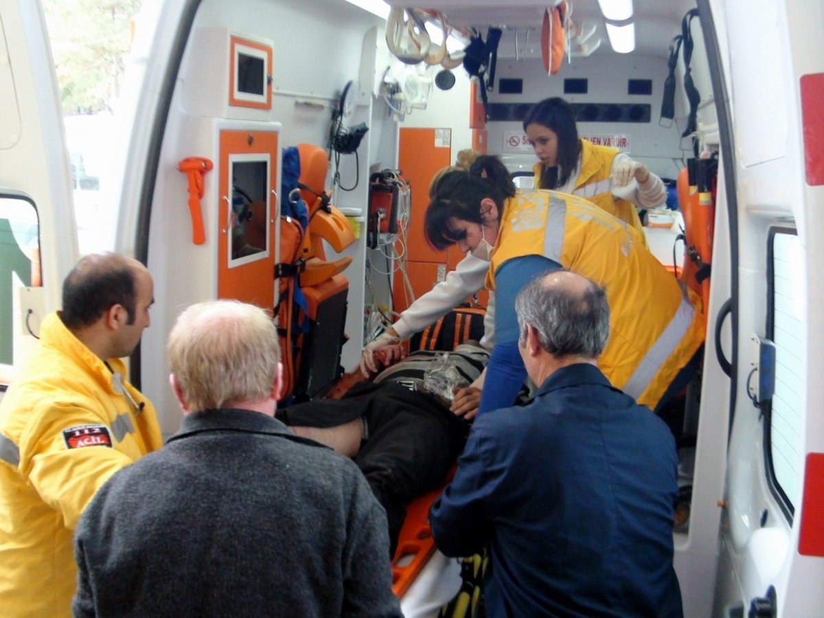Hızlı Tren İnşaatından Düşen İşçi Ağır Yaralandı
