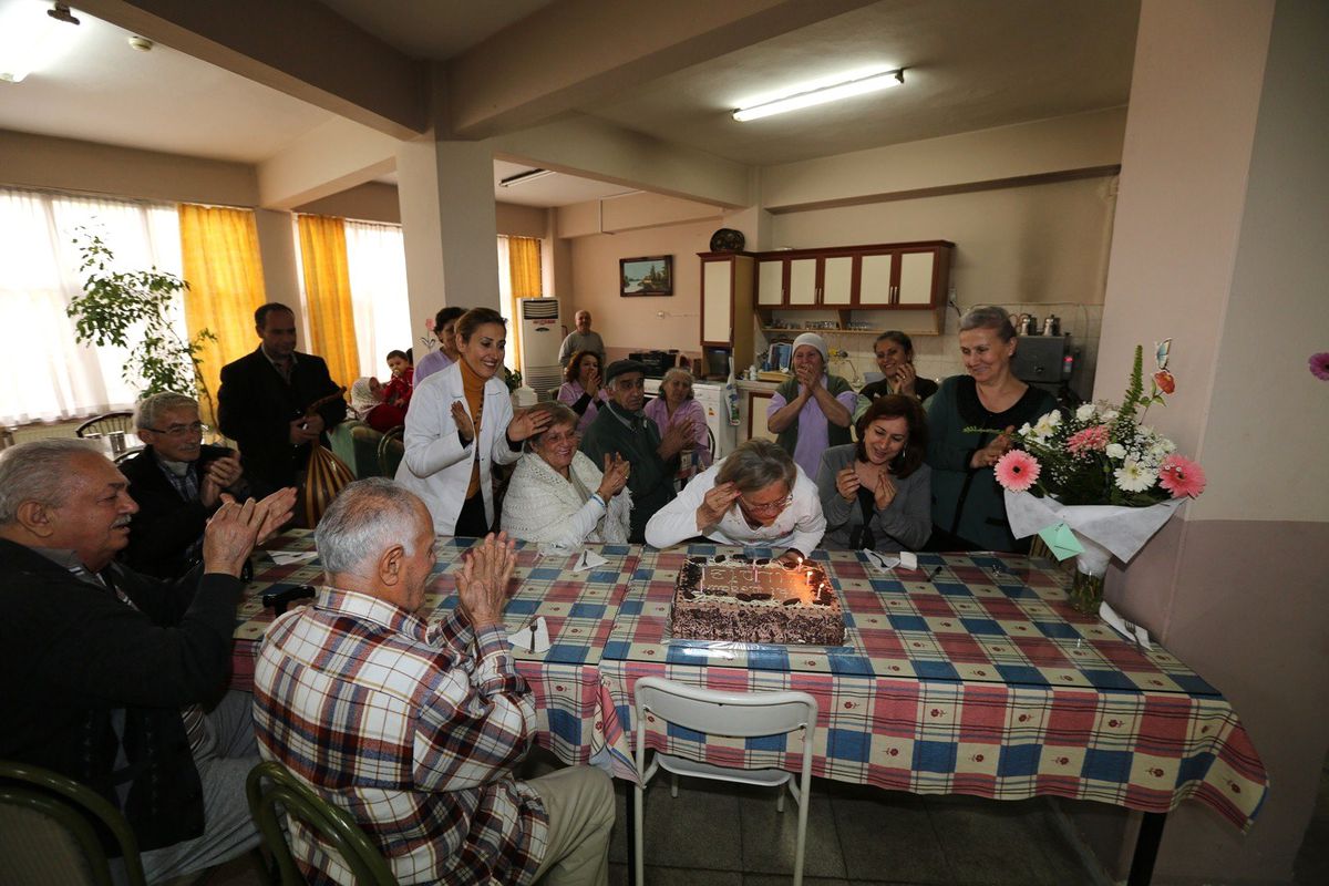 Huzurevinde Doğumgünü Coşkusu