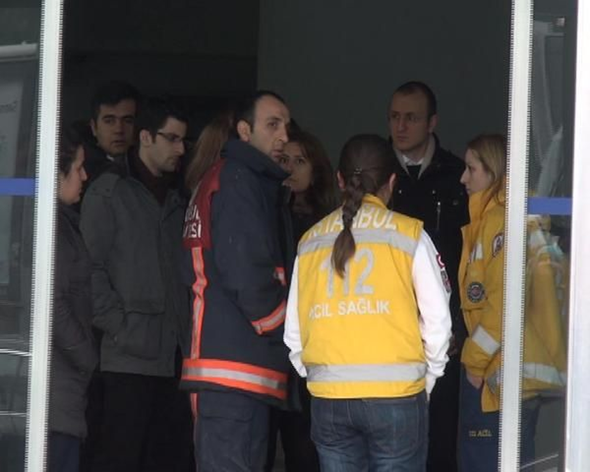 İş Merkezinde "Zehirlenme" Paniği (2)