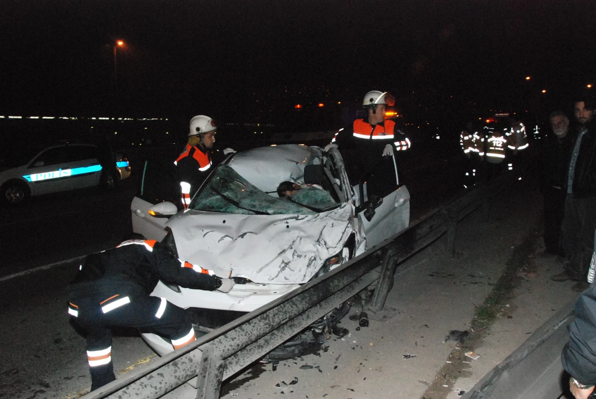İzmir\'de Trafik Kazası: 3 Ölü
