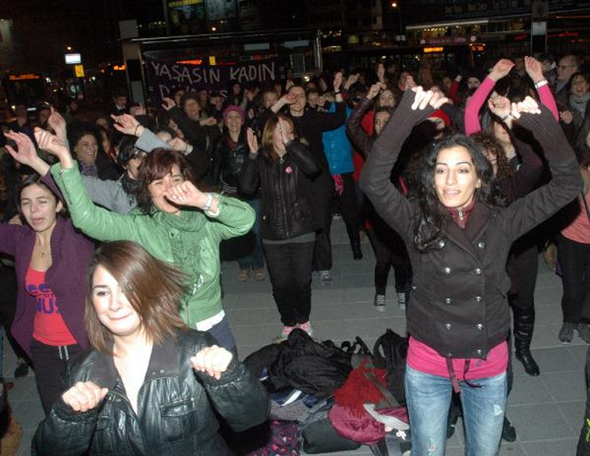Kadına Karşı Şiddete Danslı Protesto