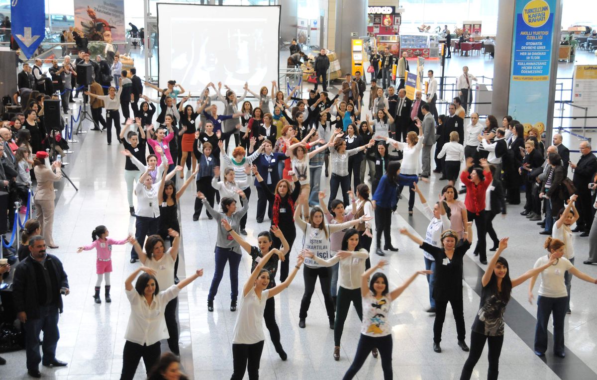 Kadına Şiddeti Dans Ederek Protesto Ettiler