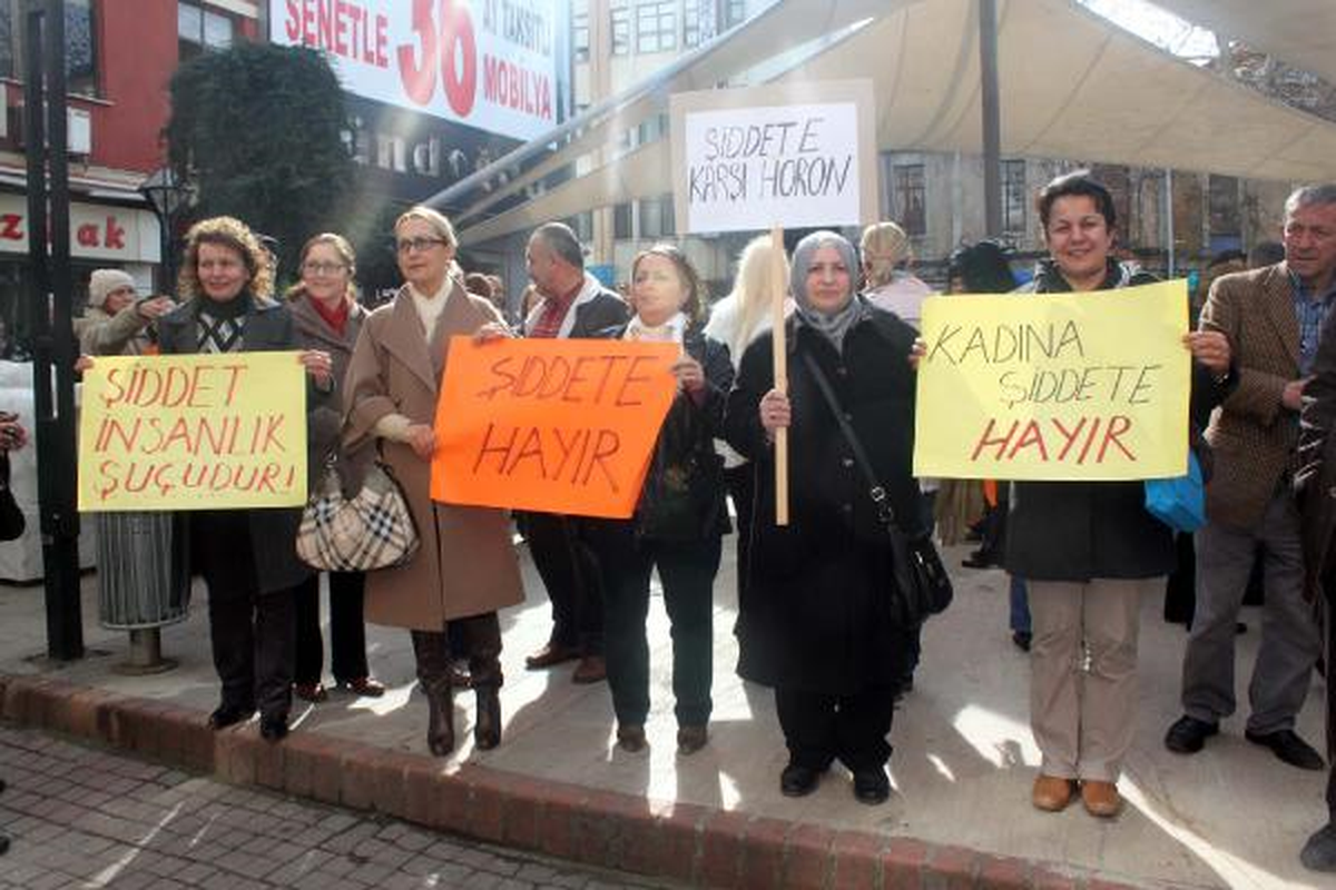 Kadınlar Horonla \'Şiddete Hayır\' Dedi