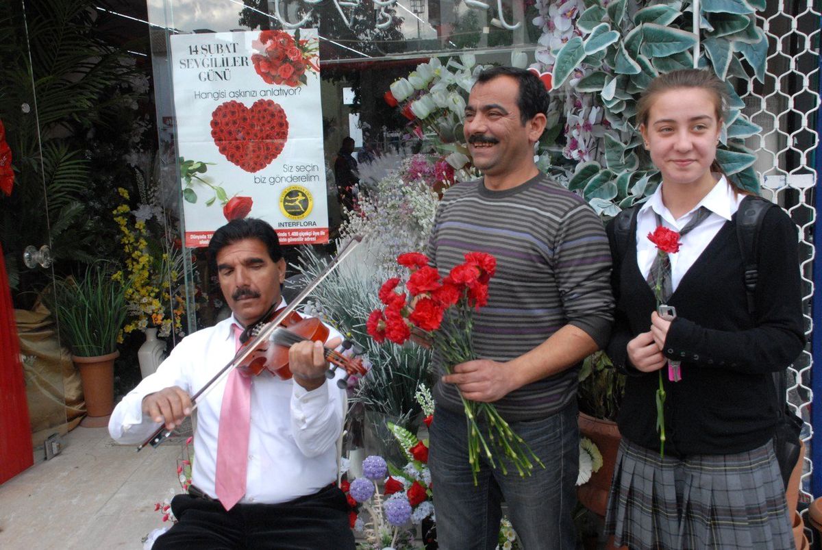 Keman Resitalli Sevgililer Günü Kutlaması