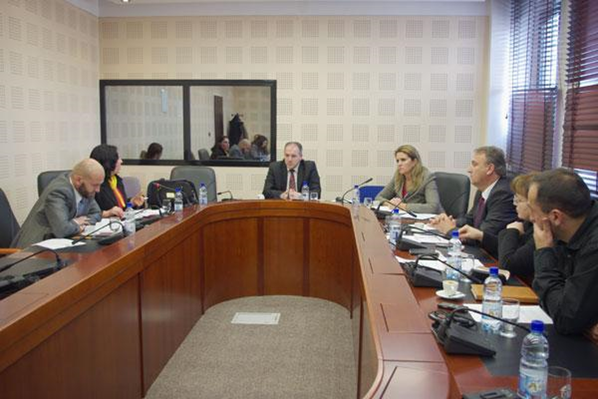 Kosova\'da Kapalı Alanlarda Sigara İçme Yasağı Geliyor