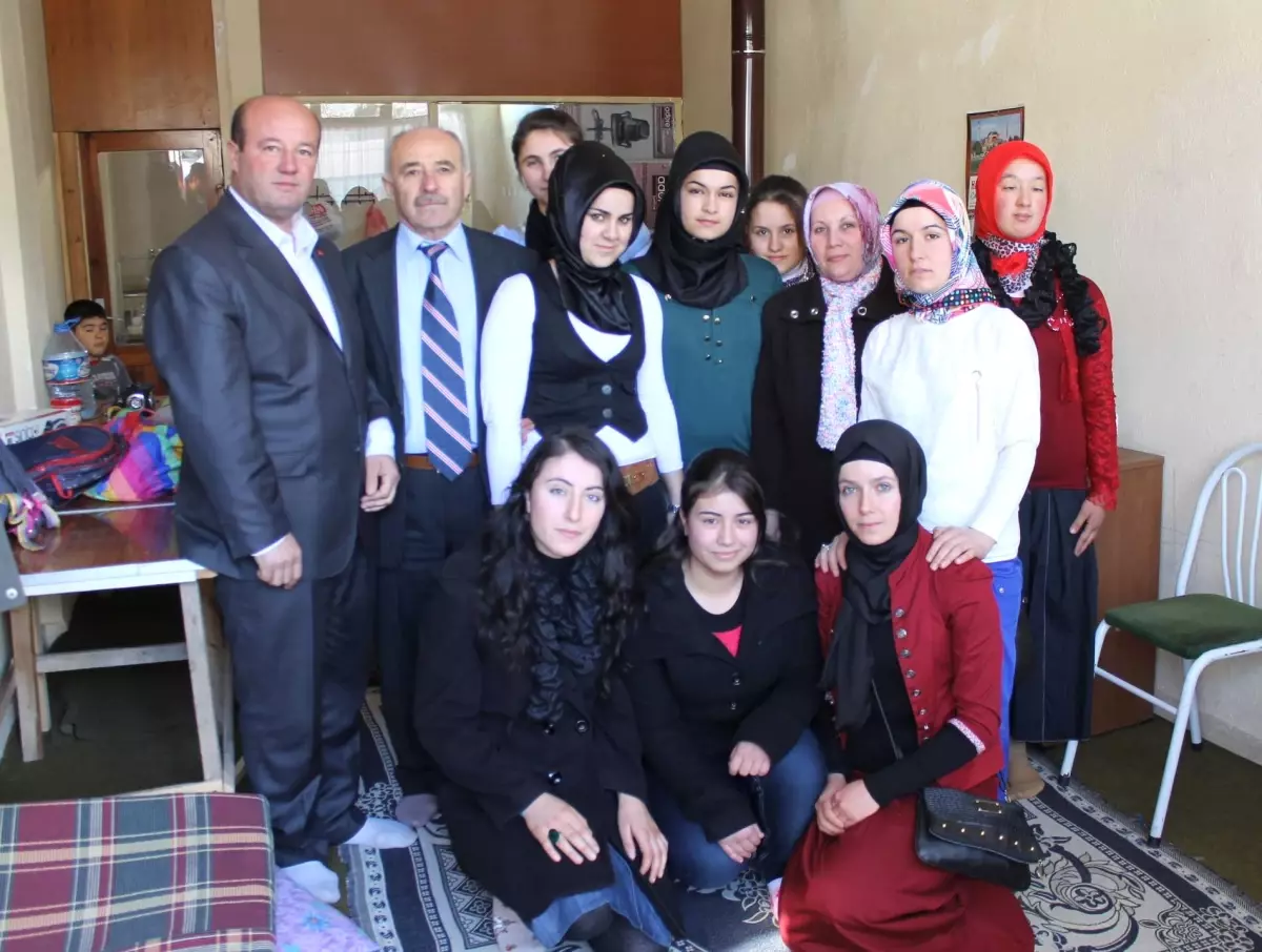 Köyde Eğitim Alan Kursiyerler, İlçe Merkezinde Bulunan Kursları Ziyaret Etti