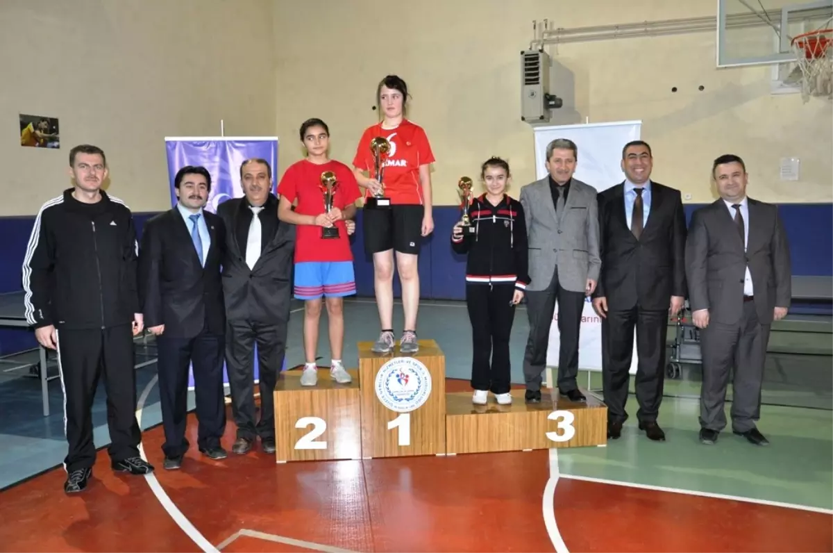 Masa Tenisinde Yıldızlar Yarıştı