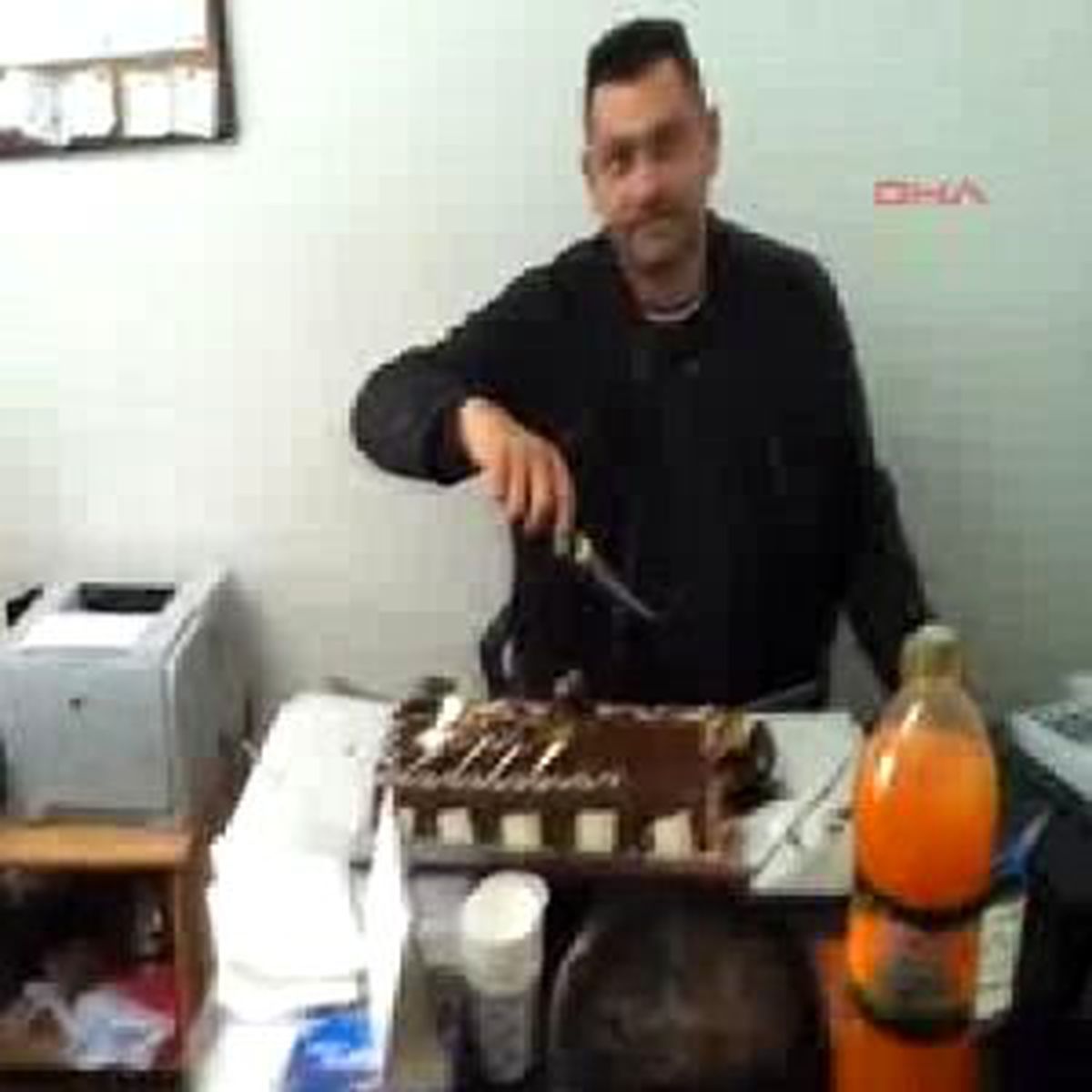 Memurların Pastalı Kutlaması Çıldırttı