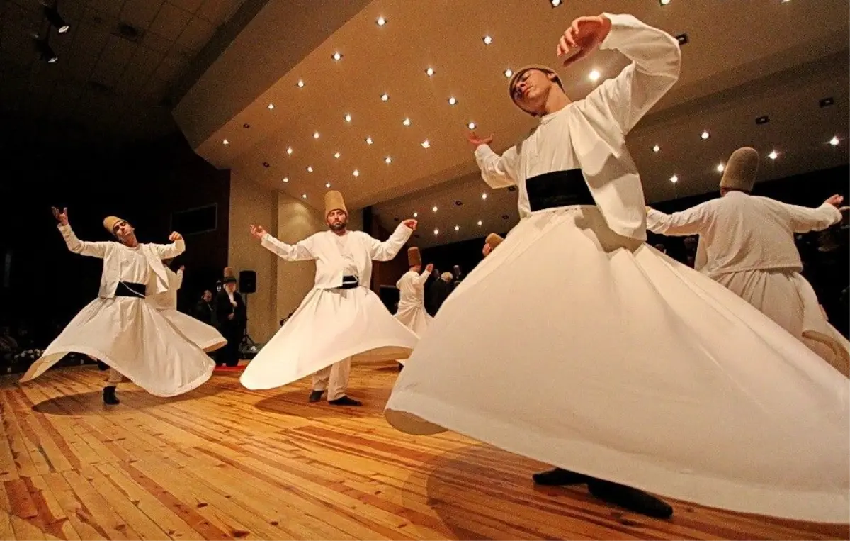 Mevlana\'ya Peygamber Muamelesine Çattı