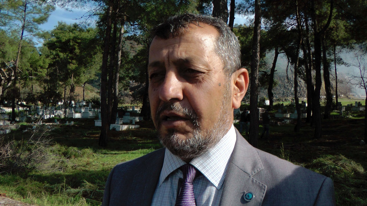 Mezarlıklarda Temizlik Çalışmaları Yapılıyor
