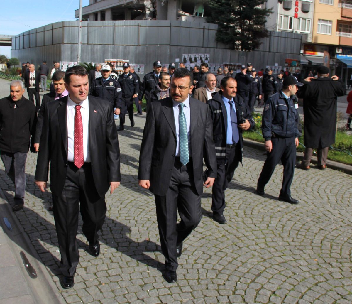 Rize\'de Zabıta Müdürü Bıçaklandı, Operasyon Başladı