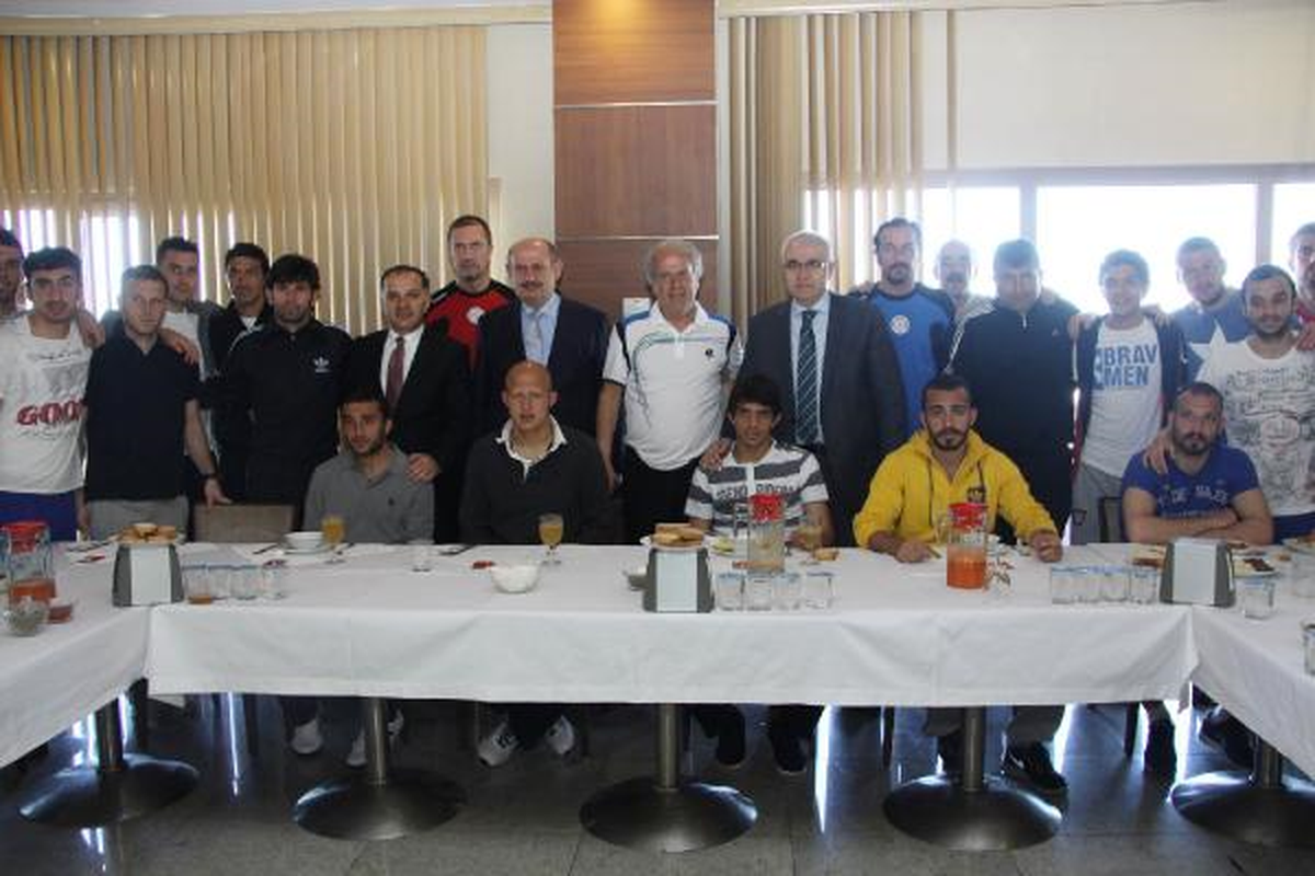 Rize Valisinden Mustafa Denizli\'ye Destek Ziyareti