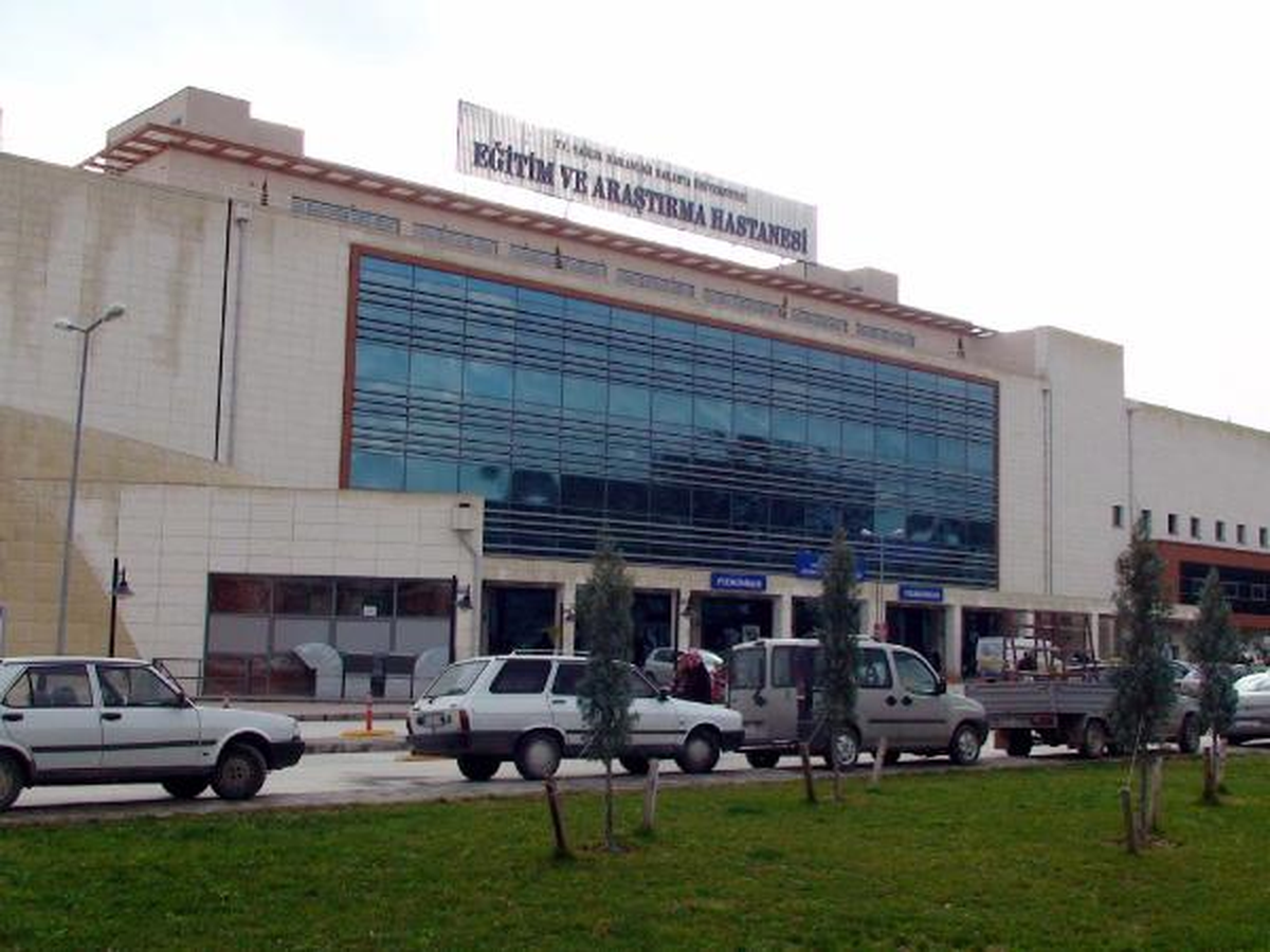 Sakarya\'da Bir Kadının Burnuna Kaburgasından Kıkırdak Nakledildi